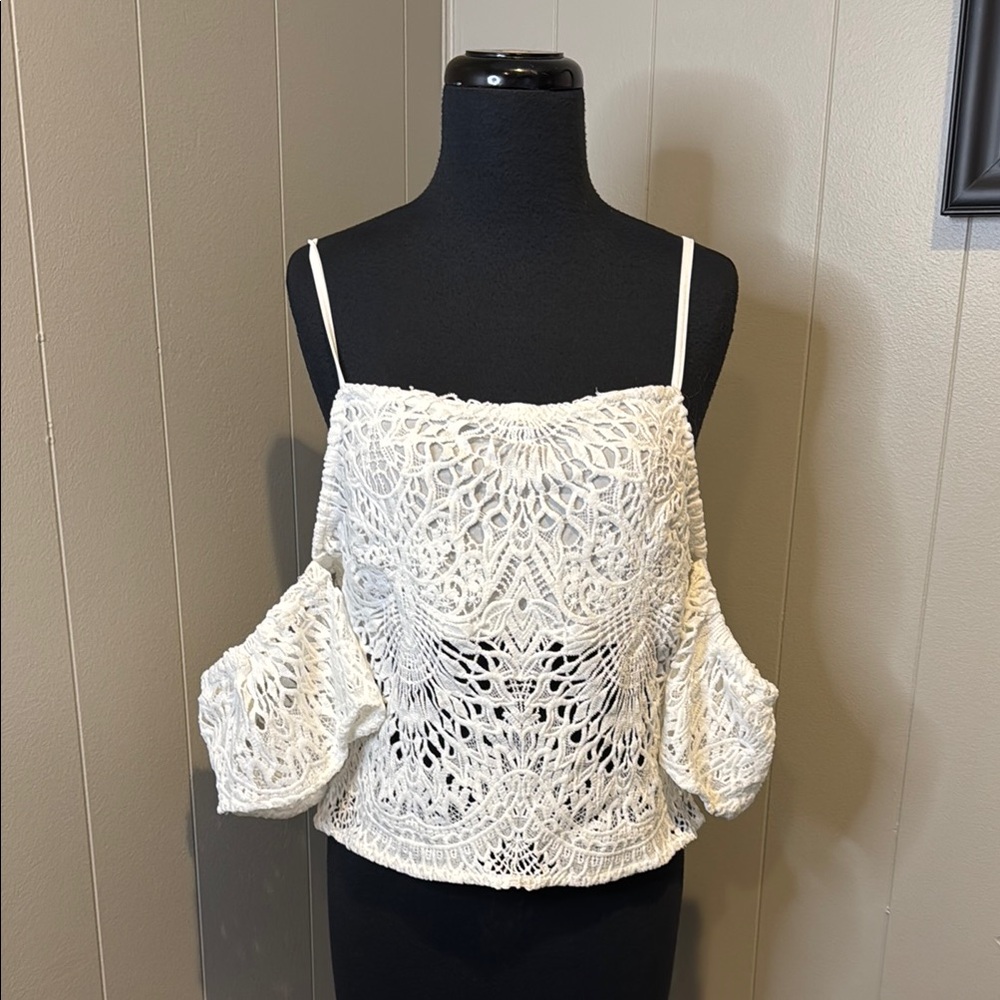 B4 VENUS Women’s Medium Cream Lace Off-Shoulder Camisole